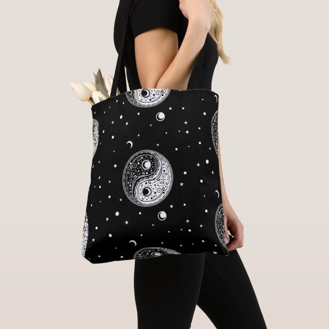 Ornament yin yang sign paisley design tote bag (Close Up)
