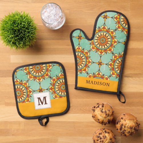 Ornamental pattern oven mitt  pot holder set