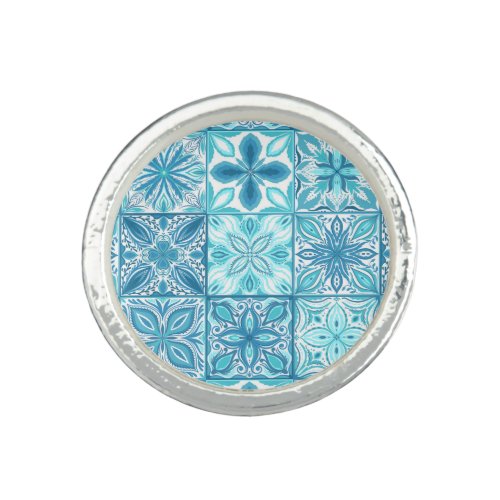 Ornate tiles in blue and white ring