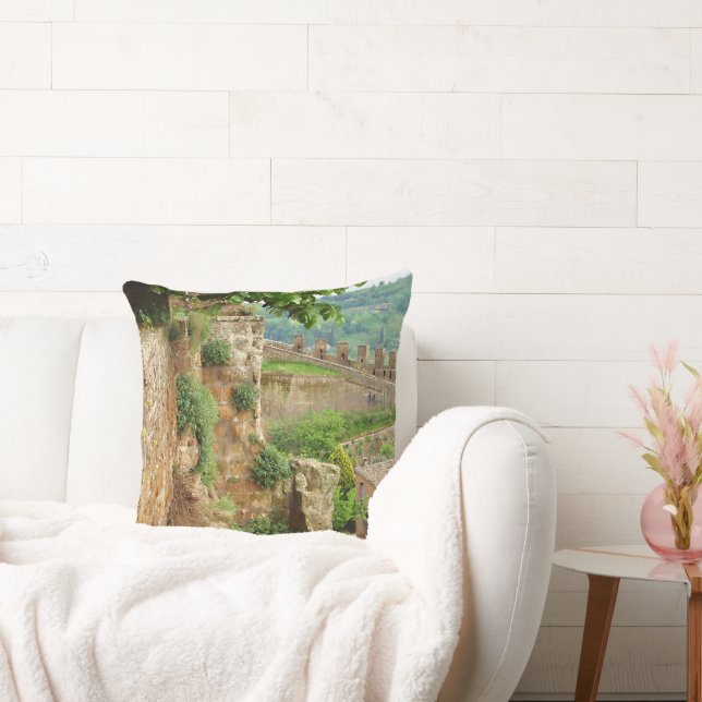 Orvieto Battlement Throw Pillow (Couch)