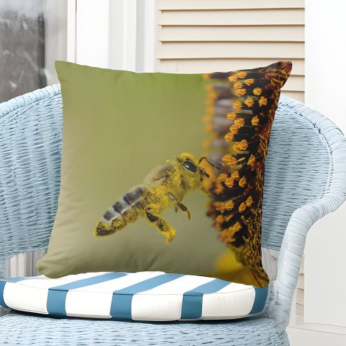 Outdoor Bee Pillow _ Vibrant Summer with Sunflower