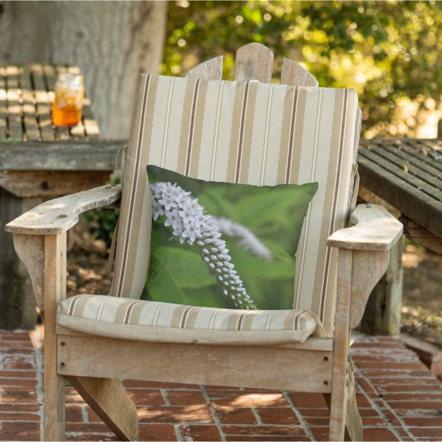 Outdoor reversible green and white flower pillow (Chair)