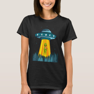 Outer Space Aliens Spaceship Alien Cat Spacecraft  T-Shirt