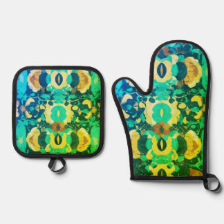 Oven Mitt and Pot Holders with abstract unique des Oven Mitt & Pot Holder Set