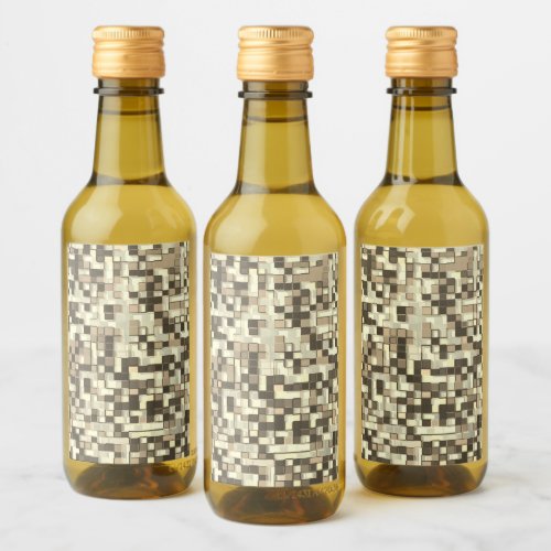 Overlapping mini squares in tones beige to brown wine label