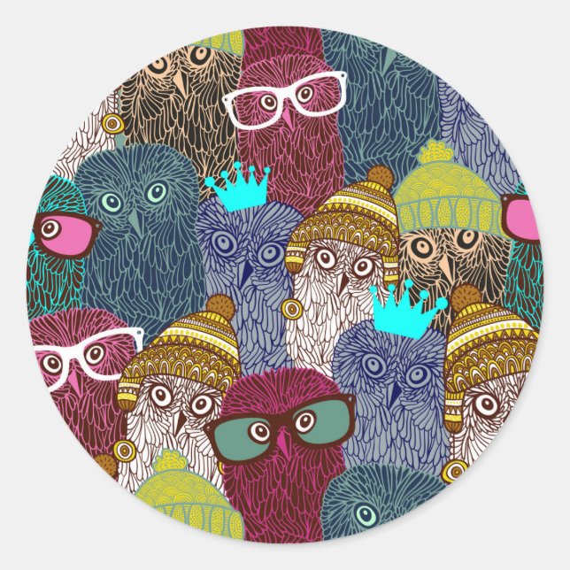 Owl in crown classic round sticker (Front)