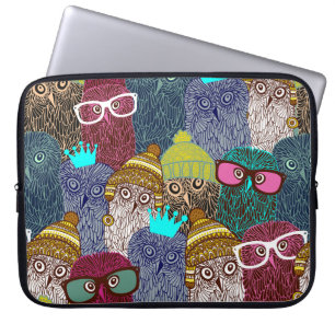 Owl in crown laptop sleeve