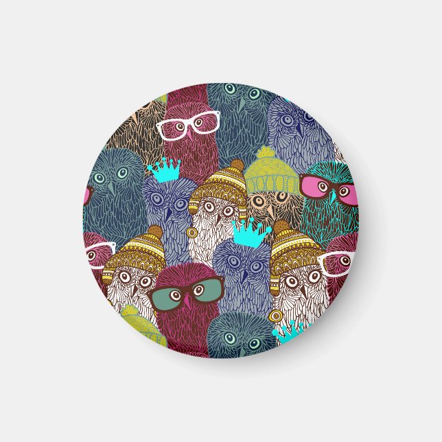 Owl in crown magnet (Front)