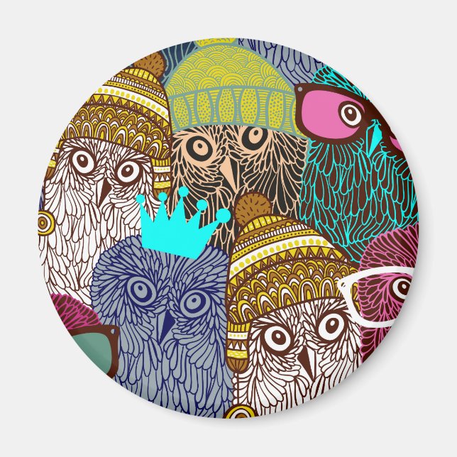 Owl in crown magnet (Front)