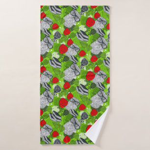 Owl in red roses bath towel
