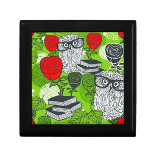 Owl in red roses gift box