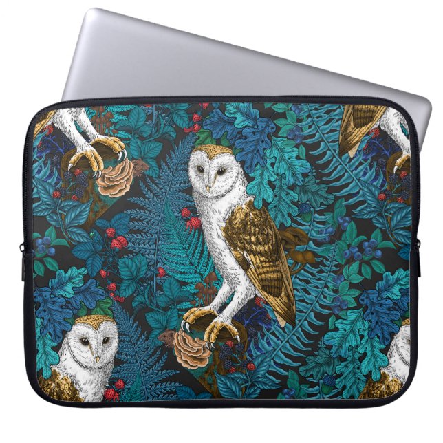 Owls, ferns, oak and berries 3 laptop sleeve (Front)