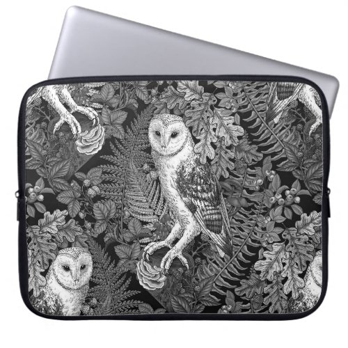 Owls, ferns, oak and berries 4 laptop sleeve