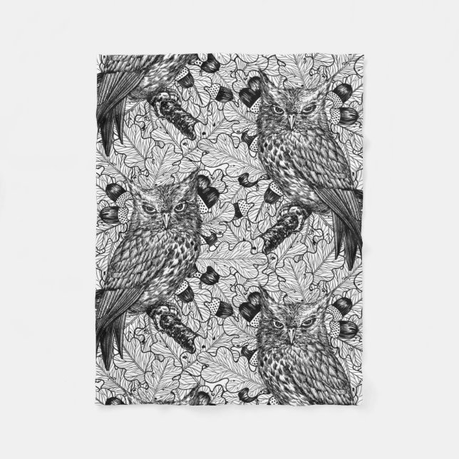 Owls in the oak tree, black and white fleece blanket (Front)