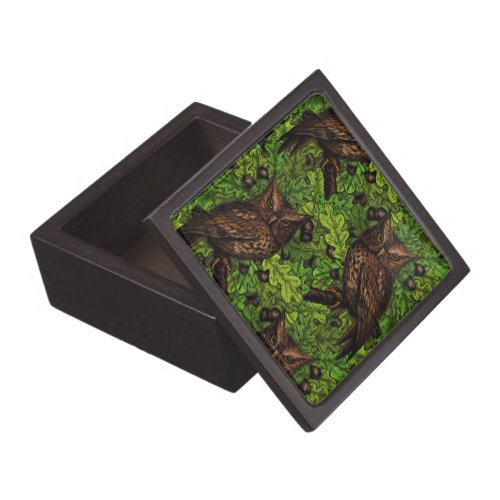 Owls in the oak tree green and brown gift box