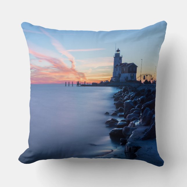 Paard van Marken lighthouse in a blue sunrise Throw Pillow (Front)