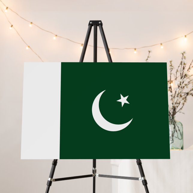 Pakistan flag foam board (In Situ (Stand))