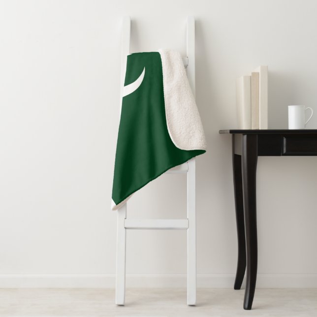 Pakistan flag sherpa blanket (In Situ)