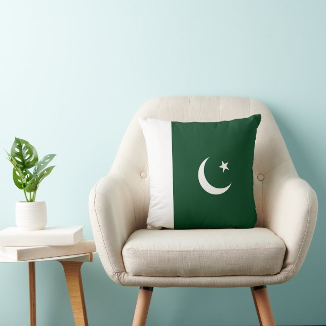 Pakistan flag throw pillow (Chair)