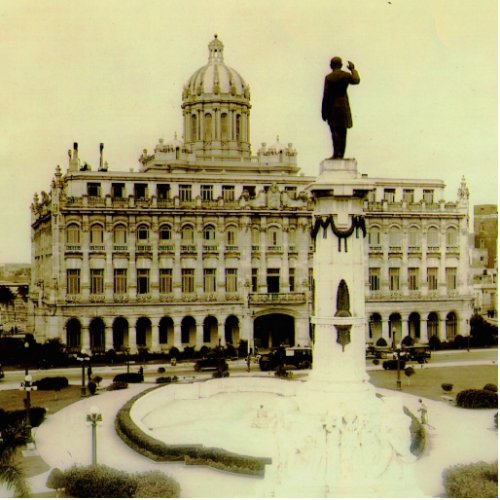 Palacio de Havana Scuplture Statuette