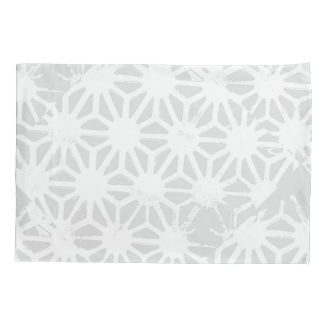 Pale gray geometric pattern pillow case (Back)