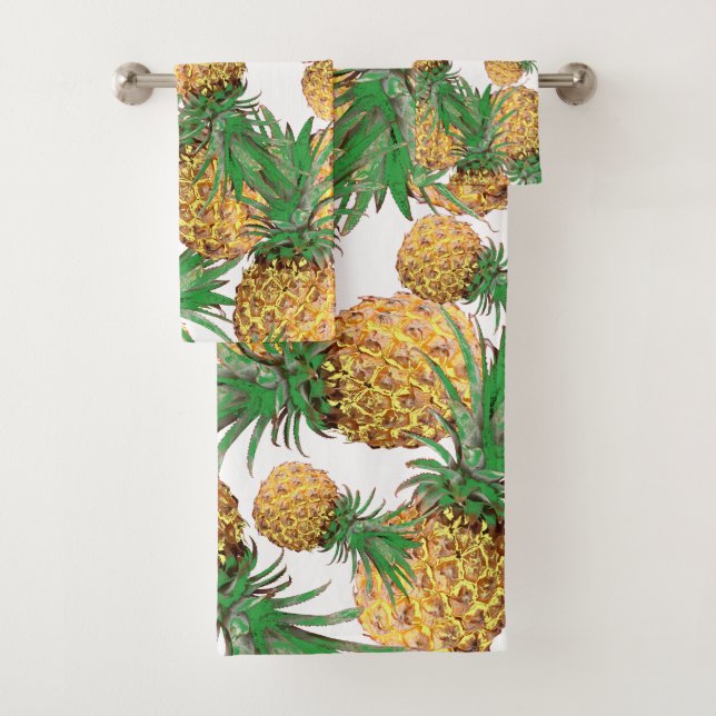Pale Green Stylized Pineapples Pattern Bath Towel Set (Insitu)
