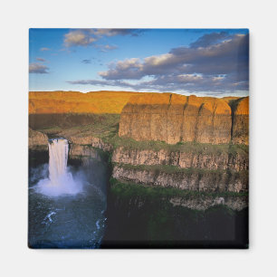 Palouse Falls in Washington Magnet