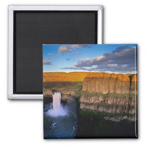 Palouse Falls in Washington Magnet