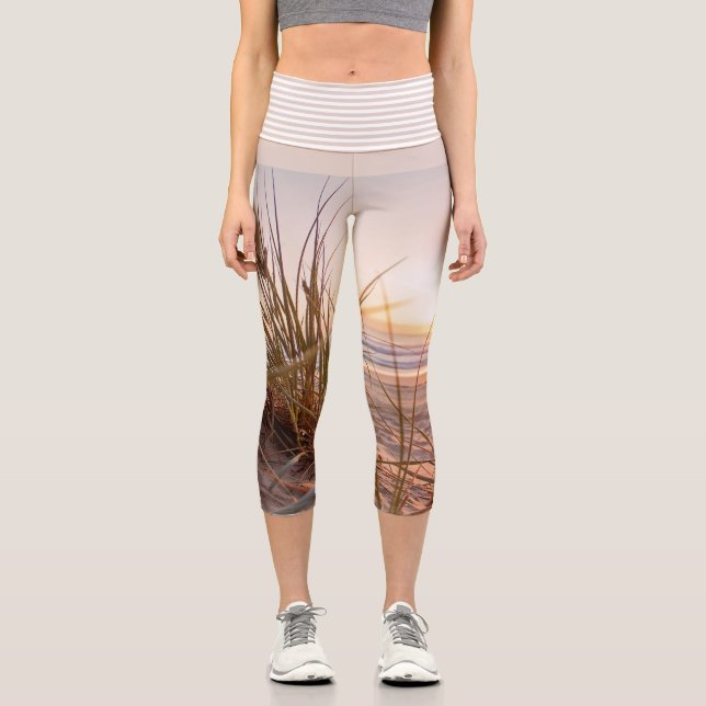 pampas grass on Sand  capri leggings (Front)