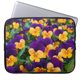 Pansy Bloom: Garden Beauty Close-up. Laptop Sleeve