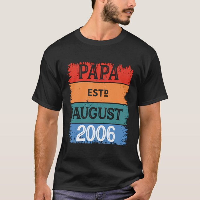 Papa Est August 2006 Proud Grandpa Best Dad Classi T-Shirt (Front)
