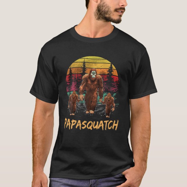 Papa Squatch Retro Bigfoot Dad Sasquatch Yeti Fath T-Shirt (Front)