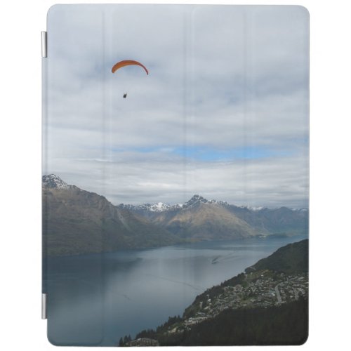 Parasailing above Lake Wakatipu Queenstown NZ iPad Smart Cover