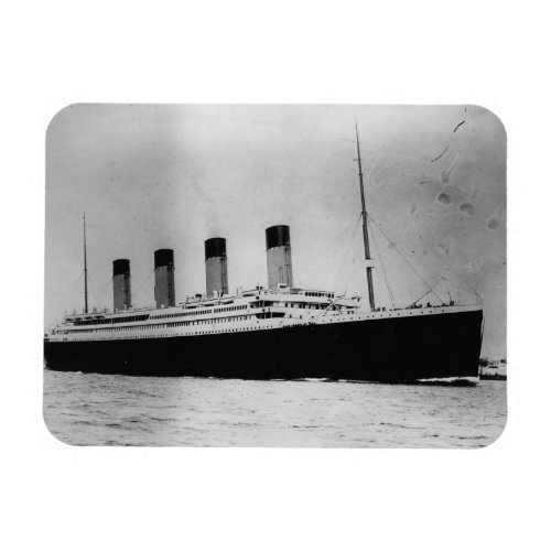 Passenger Liner Steamship RMS Titanic Magnet