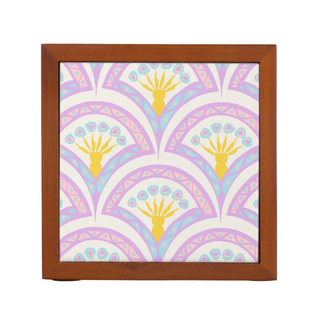 Pastel colored shell pattern desk organizer (Front)