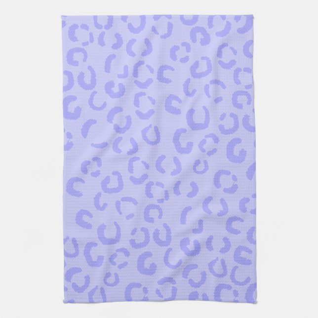 Pastel Lilac Purple Leopard Print Pattern. Towel (Vertical)