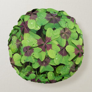 Patch of Four Leaf Clover, (Sorrel, Iron Cross) Round Pillow