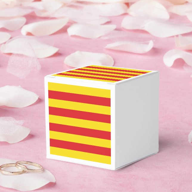 Patriotic favor box with Flag of Catalonia (Wedding)