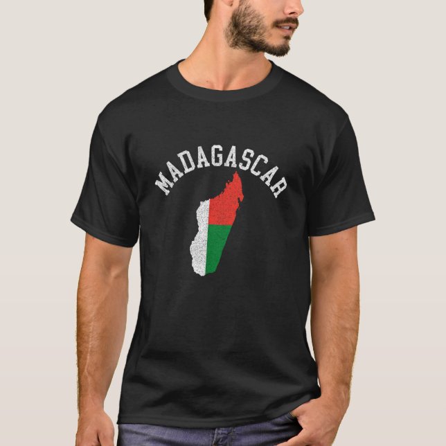 Patriotic Men Women Madagascar Flag Map Distressed T-Shirt (Front)