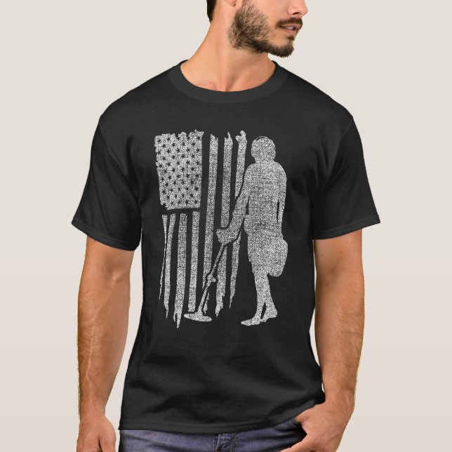 Patriotic Metal Detecting USA Flag Treasure Hunt D T-Shirt (Front)