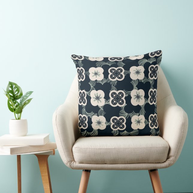 pattern_5_flower_1 throw pillow (Chair)