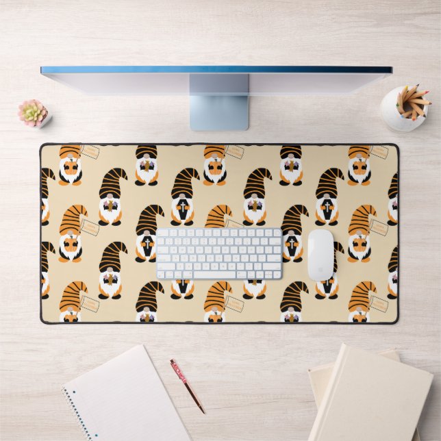 Pattern Of Gnomes, Halloween Gnomes Trick Or Treat Desk Mat (Office 1)