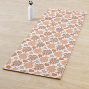 Pattern with cartoon seashells with doodle ornamen yoga mat