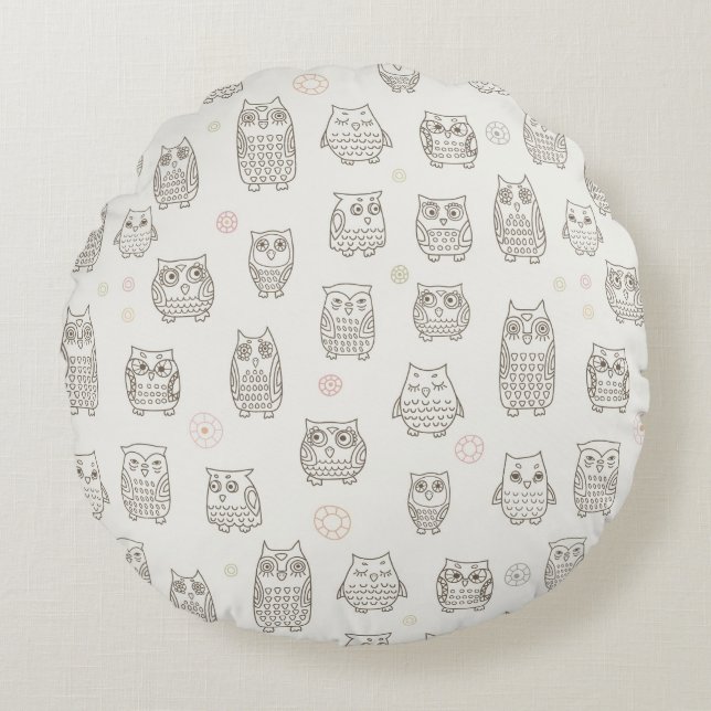 Pattern with owls round pillow (Front)