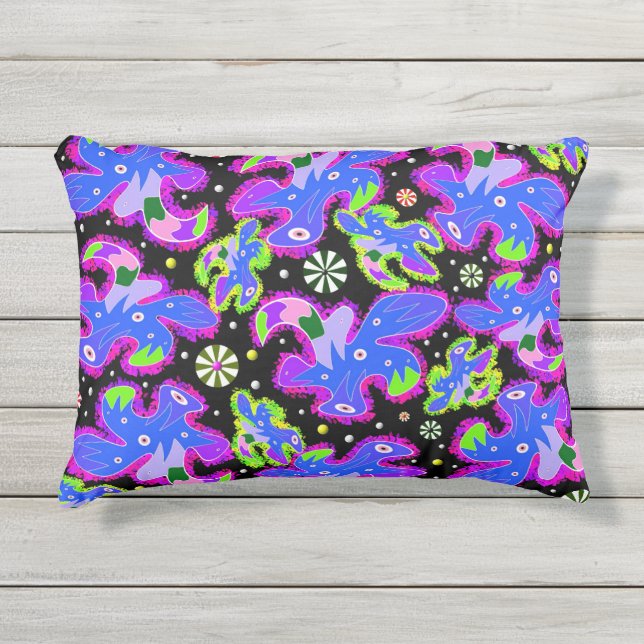 Patterned green outdoor pillow (Front)