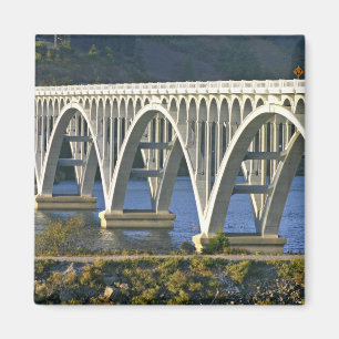 Patterson Memorial Bridge highway 101 over Magnet