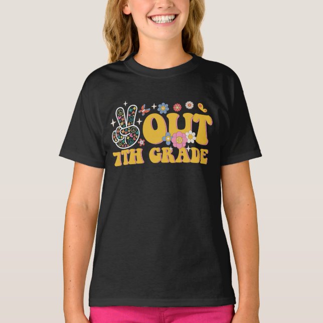 Peace Out 7th Grade Groovy Last Day Of School T-Shirt (Front)