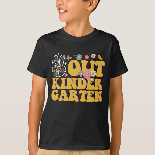 Peace Out Kindergarten Groovy Last Day Of School T-Shirt (Front)