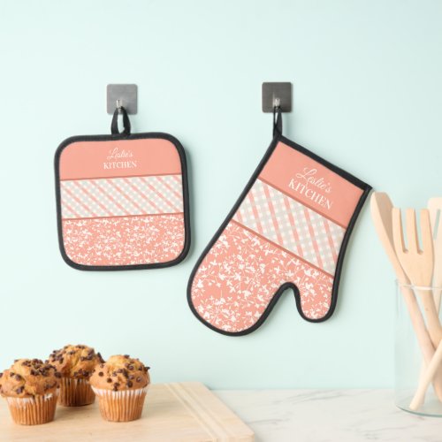 Peach and White Floral  Diagonal Plaid   Oven Mitt  Pot Holder Set