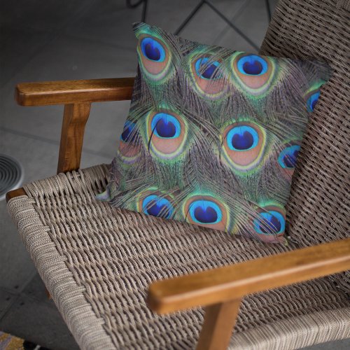 Peacock Feather Eyespot Pattern Throw Pillow